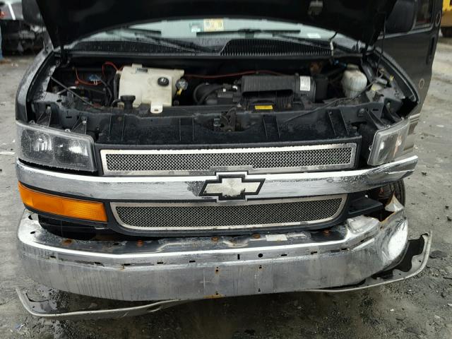 1GBFH15T451242288 - 2005 CHEVROLET EXPRESS G1 SILVER photo 7