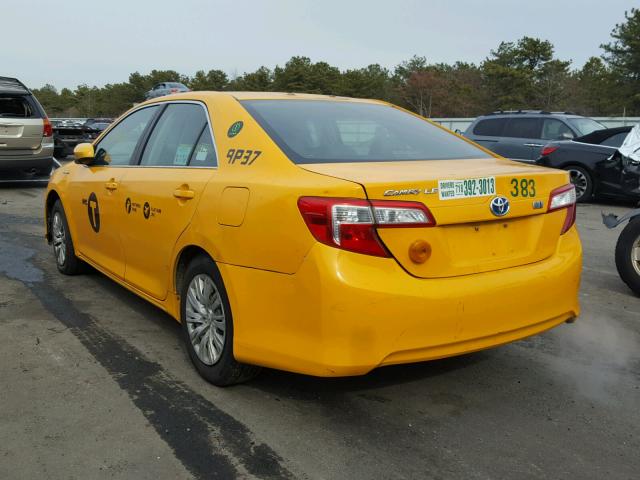 4T1BD1FK1DU068572 - 2013 TOYOTA CAMRY HYBR YELLOW photo 3