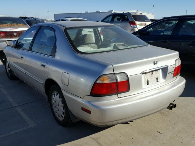 1HGCD5651TA161376 - 1996 HONDA ACCORD EX SILVER photo 3