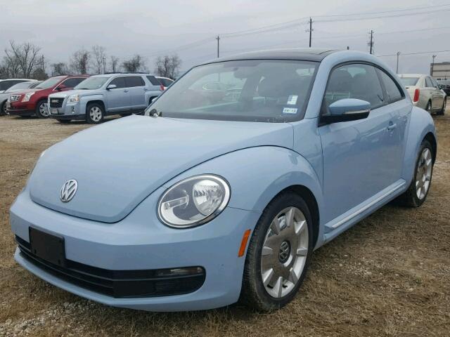 3VWJX7AT9CM653328 - 2012 VOLKSWAGEN BEETLE BLUE photo 2