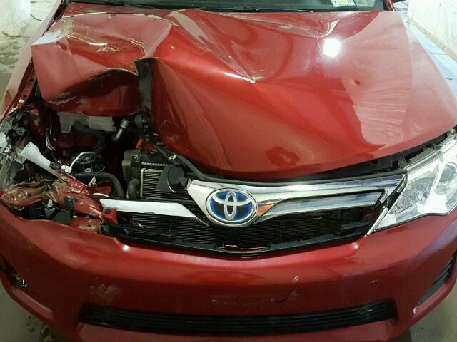 4T1BD1FK9CU036063 - 2012 TOYOTA CAMRY HYBR RED photo 7