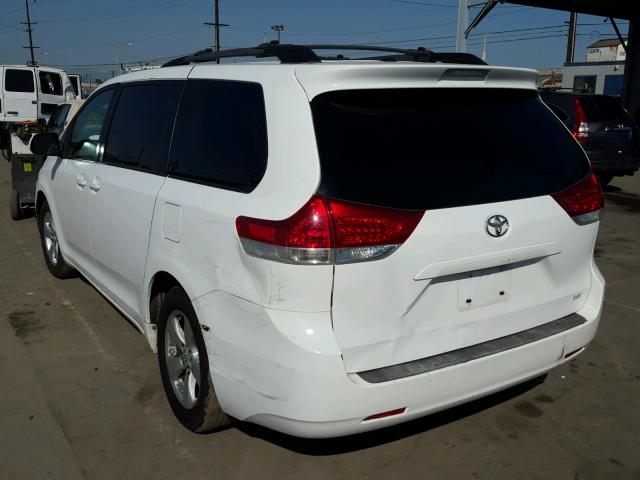 5TDKK3DC9BS138001 - 2011 TOYOTA SIENNA LE WHITE photo 3