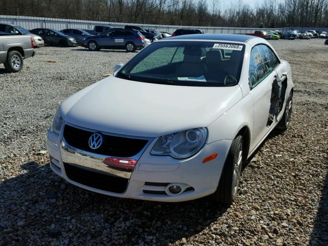 WVWFA71F68V015541 - 2008 VOLKSWAGEN EOS LUX WHITE photo 2