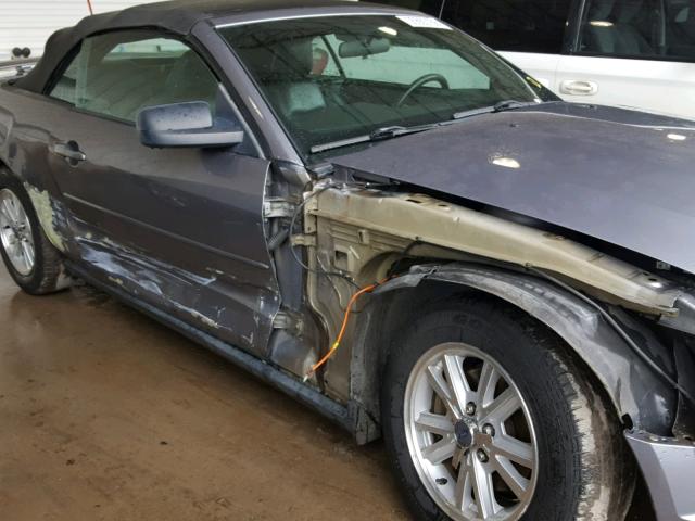 1ZVFT84N865130476 - 2006 FORD MUSTANG SILVER photo 9