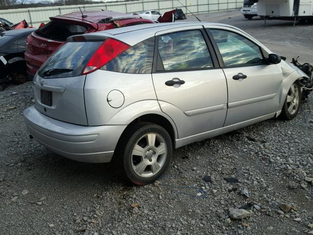 1FAHP37N07W125059 - 2007 FORD FOCUS ZX5 SILVER photo 4