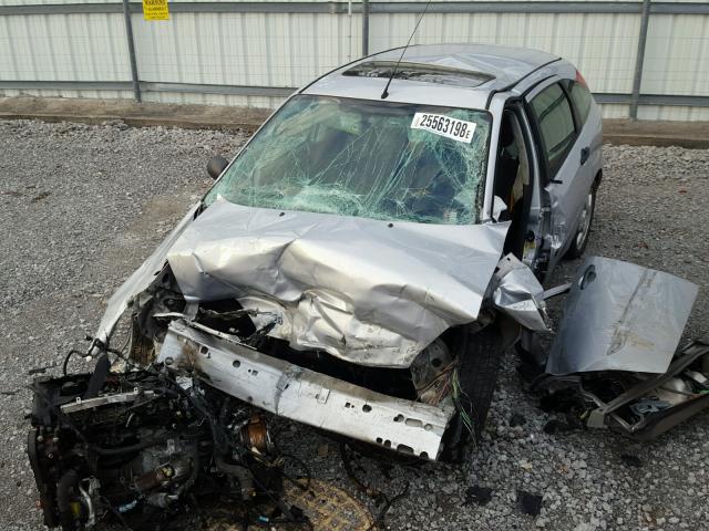 1FAHP37N07W125059 - 2007 FORD FOCUS ZX5 SILVER photo 9