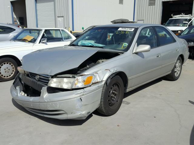 4T1BG28K1YU621849 - 2000 TOYOTA CAMRY CE SILVER photo 2