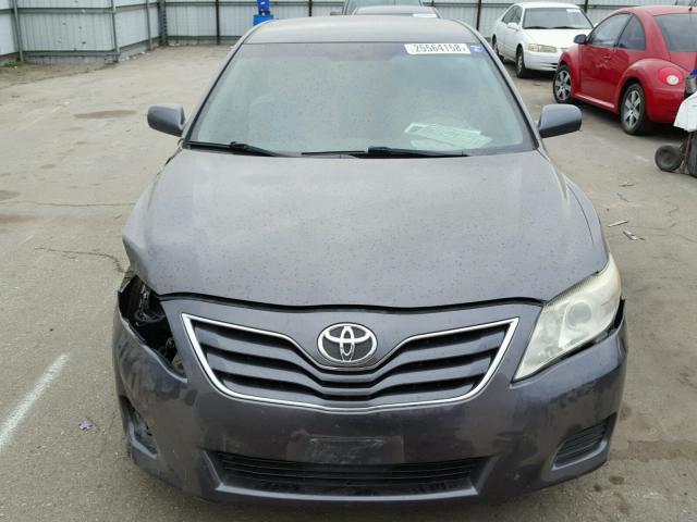 4T4BF3EKXBR190227 - 2011 TOYOTA CAMRY BASE GRAY photo 9