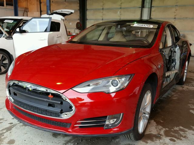 5YJSA1DP2DFP12942 - 2013 TESLA MODEL S RED photo 2