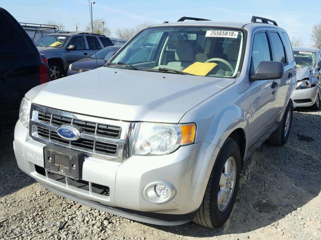 1FMCU0D74AKC03242 - 2010 FORD ESCAPE XLT SILVER photo 2