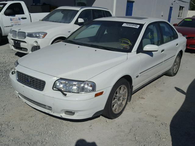 YV1TS592951410767 - 2005 VOLVO S80 2.5T WHITE photo 2