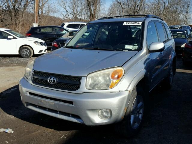 JTEHD20V456034019 - 2005 TOYOTA RAV4 SILVER photo 2