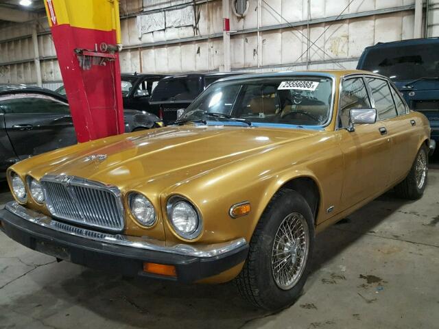 SAJAV1244CC336072 - 1982 JAGUAR XJ6 GOLD photo 2