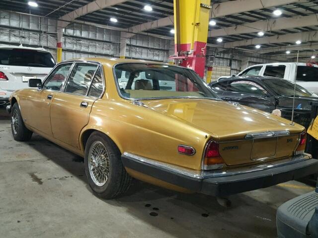 SAJAV1244CC336072 - 1982 JAGUAR XJ6 GOLD photo 3