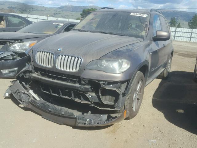 5UXZW0C55BL371393 - 2011 BMW X5 XDRIVE3 BROWN photo 2