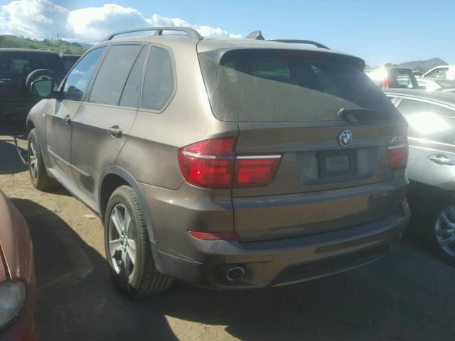 5UXZW0C55BL371393 - 2011 BMW X5 XDRIVE3 BROWN photo 3