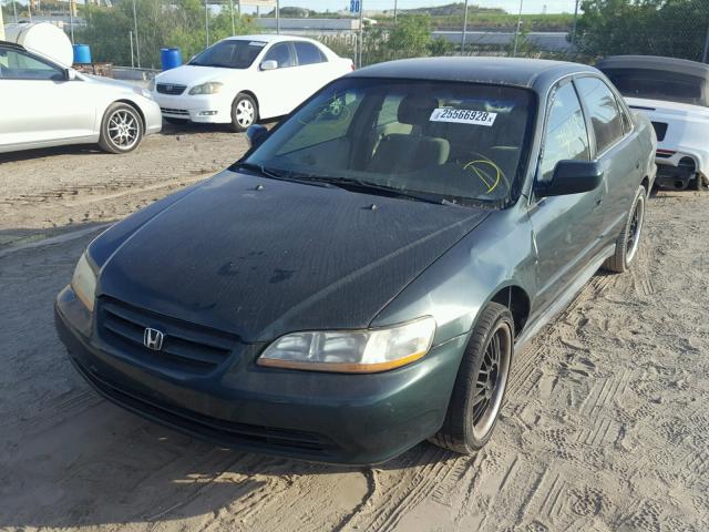 1HGCG56492A169268 - 2002 HONDA ACCORD LX GREEN photo 2