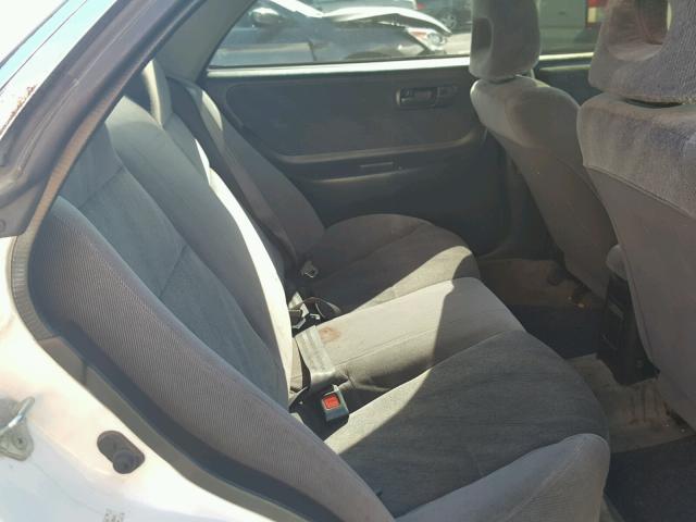 JH4DB7653VS003945 - 1997 ACURA INTEGRA LS WHITE photo 6