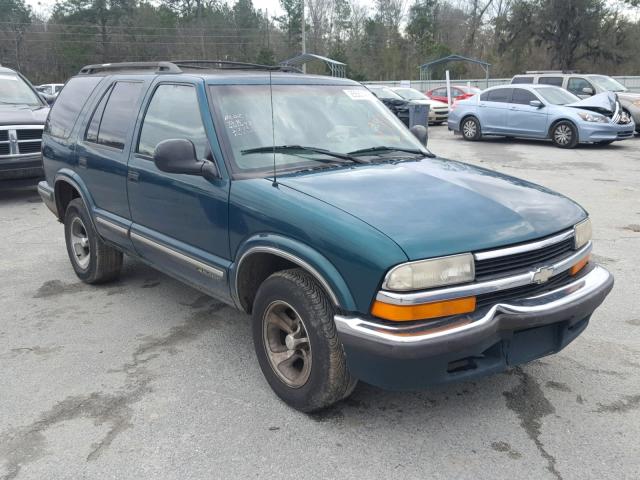 1GNCS13WXW2132930 - 1998 CHEVROLET BLAZER GREEN photo 1