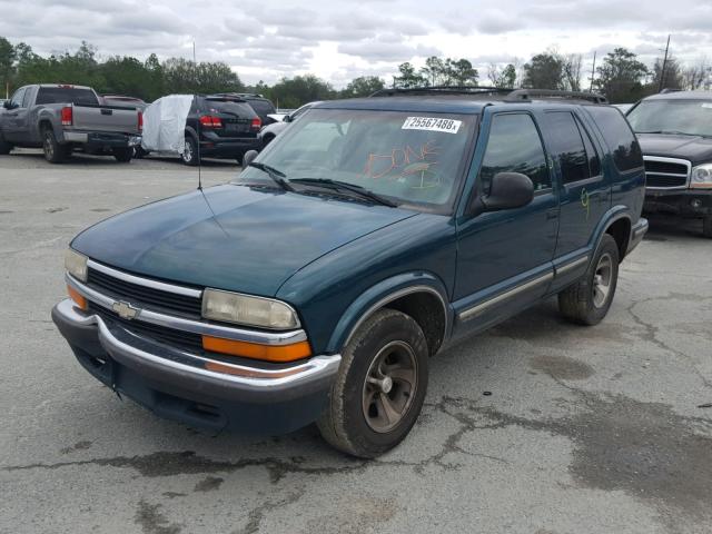 1GNCS13WXW2132930 - 1998 CHEVROLET BLAZER GREEN photo 2