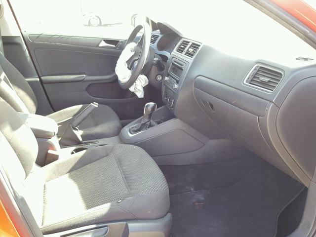 3VW2K7AJ4EM410305 - 2014 VOLKSWAGEN JETTA BASE 红色 照片 5