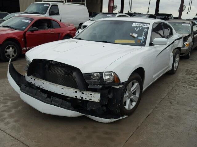 2C3CDXBG3EH174575 - 2014 DODGE CHARGER SE WHITE photo 2