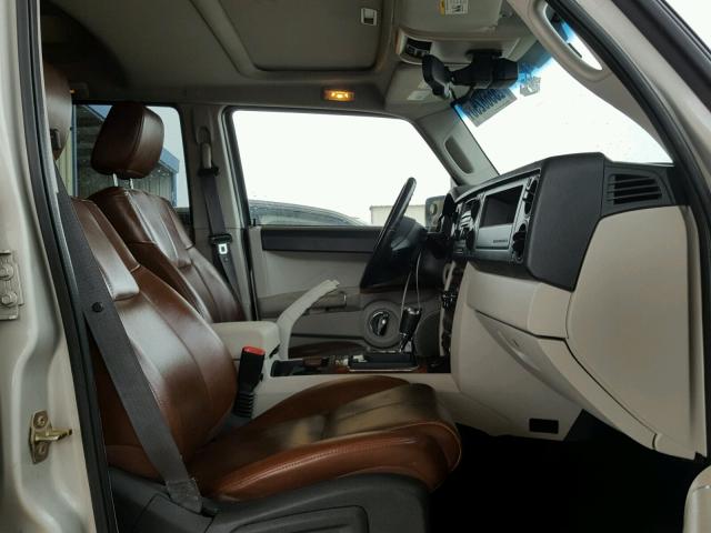 1J8HG58246C364228 - 2006 JEEP COMMANDER SILVER photo 5