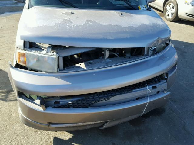 JTLKT324350174271 - 2005 TOYOTA SCION XB SILVER photo 9