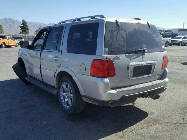 5LMFU275X6LJ23686 - 2006 LINCOLN NAVIGATOR SILVER photo 3