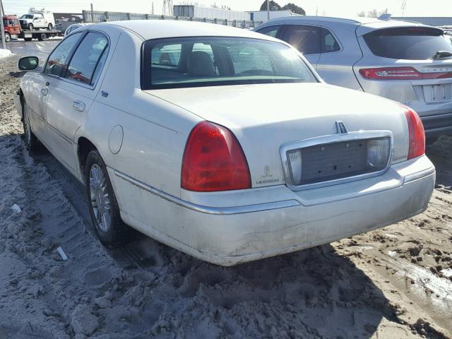 1LNHM82V26Y631434 - 2006 LINCOLN TOWN CAR S WHITE photo 3