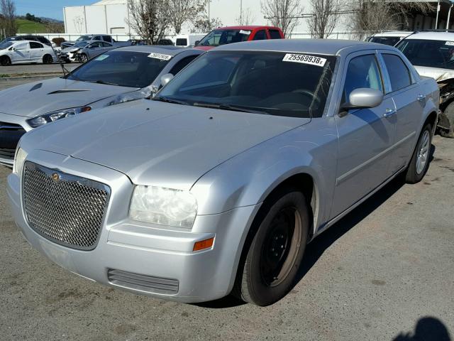 2C3LA43R37H862182 - 2007 CHRYSLER 300 SILVER photo 2