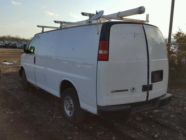 1GCHG35K181185000 - 2008 CHEVROLET EXPRESS G3 WHITE photo 3