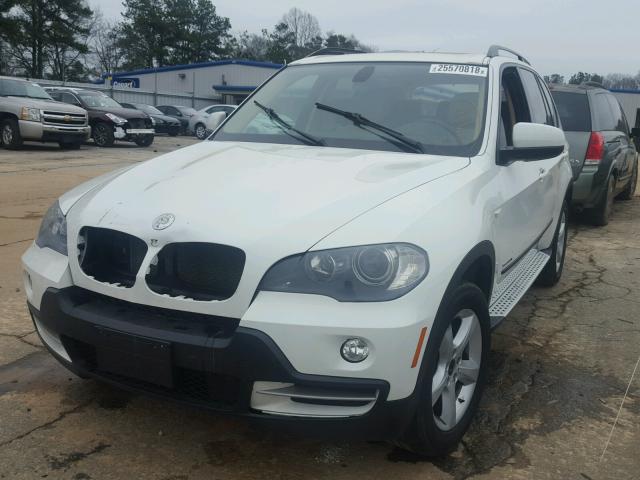 5UXFE43539L262549 - 2009 BMW X5 XDRIVE3 WHITE photo 2