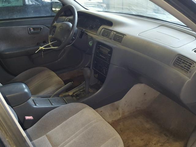 4T1BG22K51U821776 - 2001 TOYOTA CAMRY CE GRAY photo 5