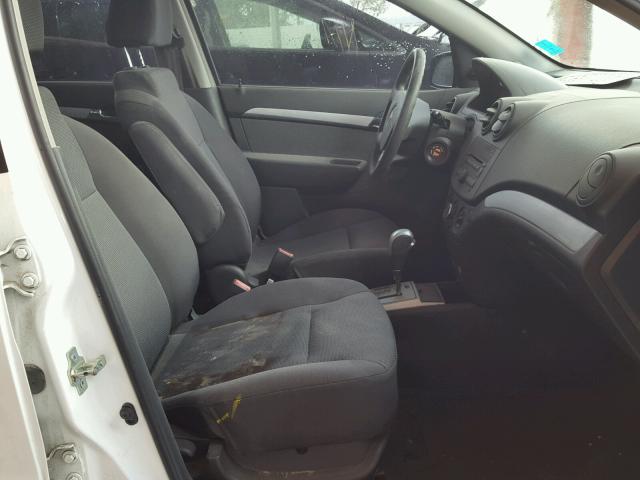 KL1TD5DE0AB098190 - 2010 CHEVROLET AVEO LS WHITE photo 5