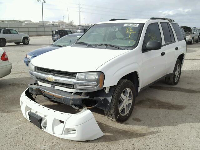 1GNDT13S862290746 - 2006 CHEVROLET TRAILBLAZE WHITE photo 2