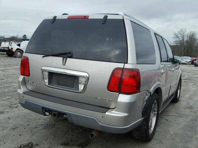 5LMFU28R33LJ18259 - 2003 LINCOLN NAVIGATOR SILVER photo 4