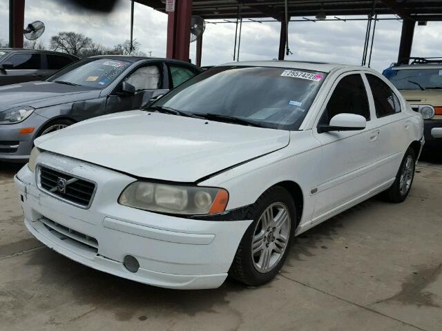 YV1RS592652437901 - 2005 VOLVO S60 2.5T WHITE photo 2