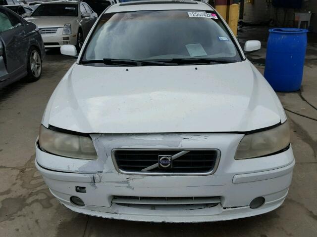 YV1RS592652437901 - 2005 VOLVO S60 2.5T WHITE photo 7