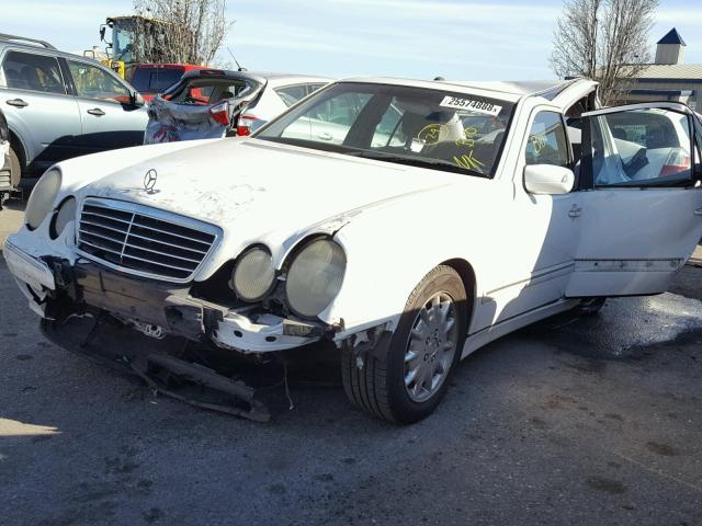 WDBJF65G9YA955847 - 2000 MERCEDES-BENZ E 320 WHITE photo 2