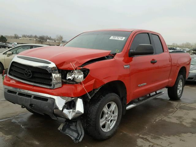 5TBBV54157S454660 - 2007 TOYOTA TUNDRA DOU RED photo 2