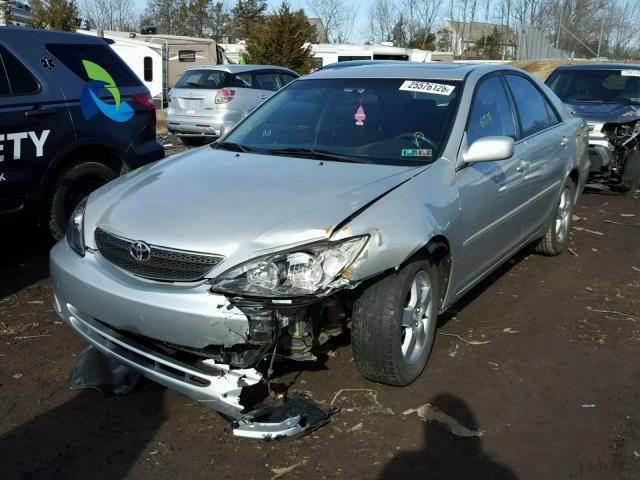 4T1BE32K44U869320 - 2004 TOYOTA CAMRY LE SILVER photo 2