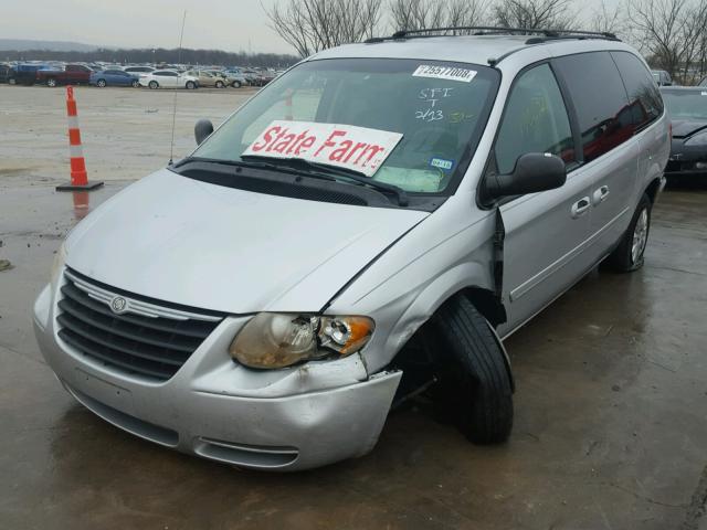 2A4GP44R16R794445 - 2006 CHRYSLER TOWN & COU SILVER photo 2