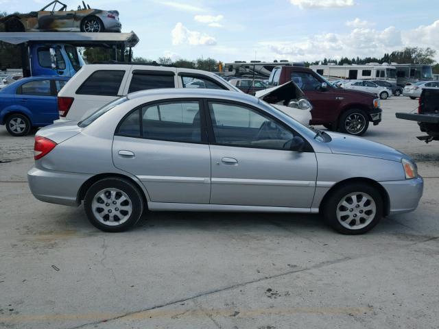 KNADC125256399633 - 2005 KIA RIO SILVER photo 9