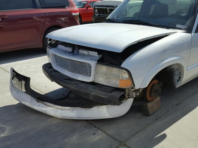 1GTCS145118113879 - 2001 GMC SONOMA WHITE photo 9