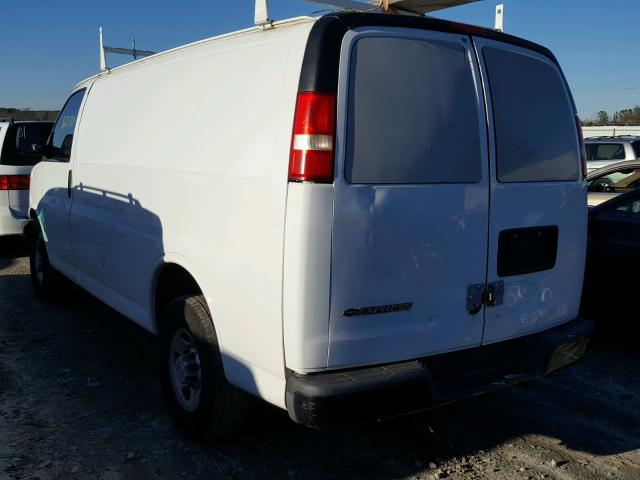 1GCGG25V571247528 - 2007 CHEVROLET EXPRESS G2 WHITE photo 10