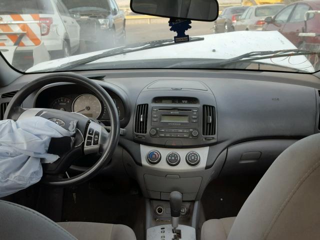 KMHDU46D57U039799 - 2007 HYUNDAI ELANTRA GL WHITE photo 9