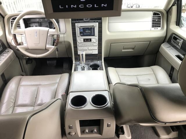 5LMFL28539EJ00969 - 2009 LINCOLN NAVIGATOR თეთრი ფოტო 8