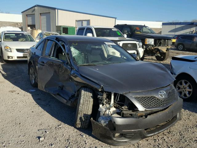 4T1BF3EK6BU600497 - 2011 TOYOTA CAMRY BASE GRAY photo 1