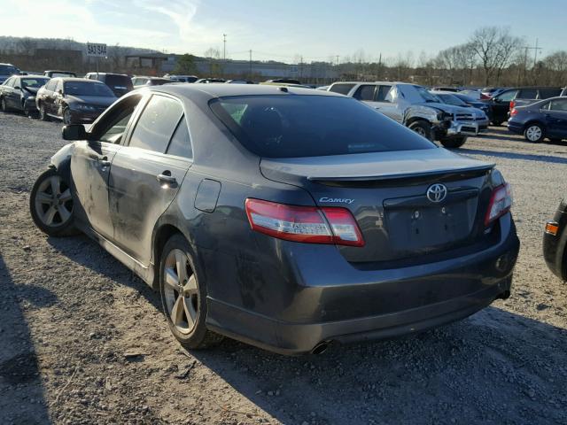 4T1BF3EK6BU600497 - 2011 TOYOTA CAMRY BASE GRAY photo 3